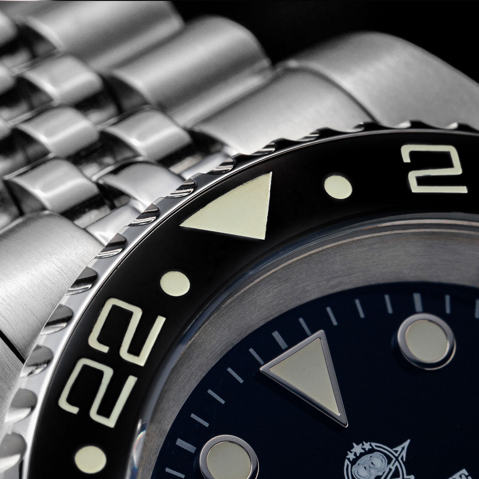 ADDIESDIVE AD2050 Luxury GMT W - огляд і ціна Luxury Watch Zone