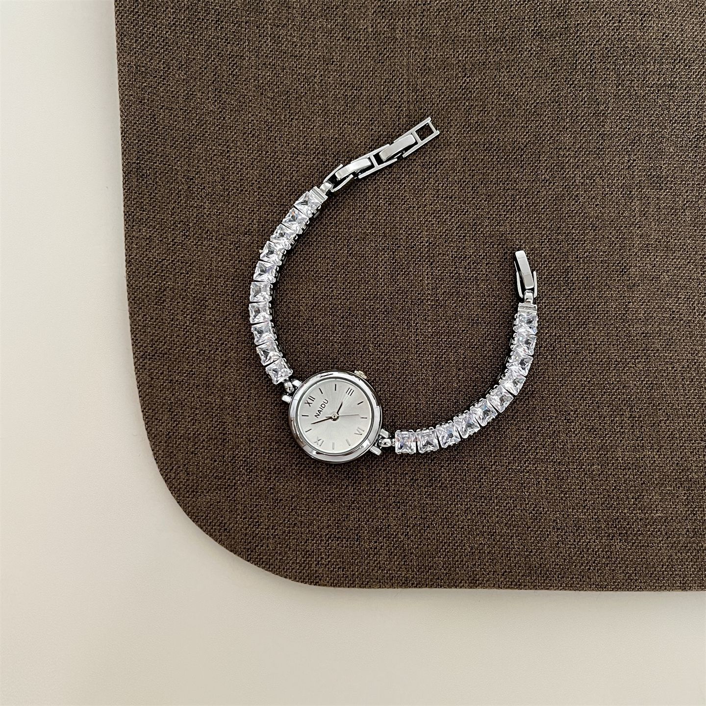 New Fashion Diamond-encrusted  - огляд і ціна Luxury Watch Levels